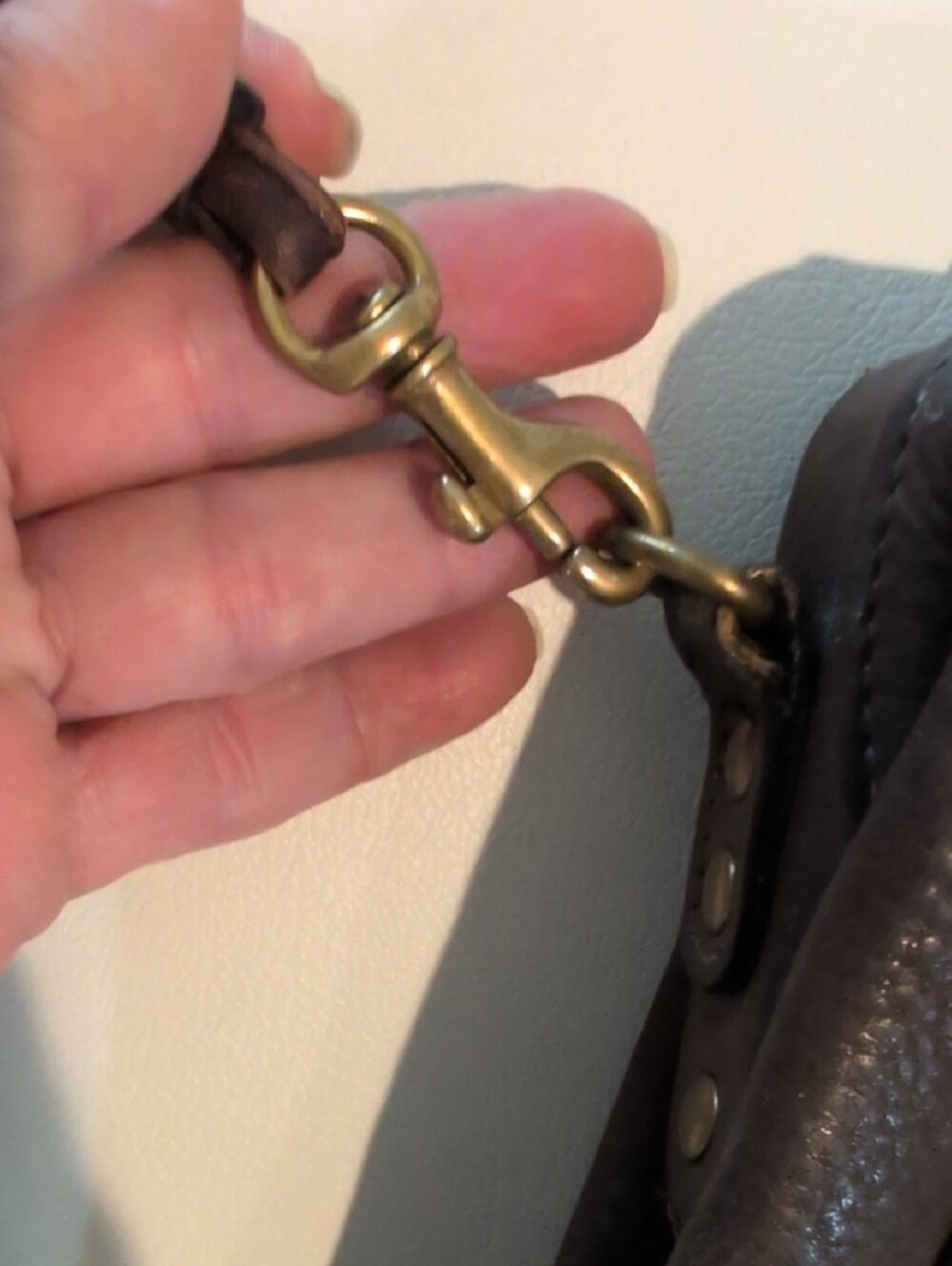 Vintage 1945 Fossil Brown Pebbled Leather Crossbody With A 1945 Brass Key - Picture 7 of 13
